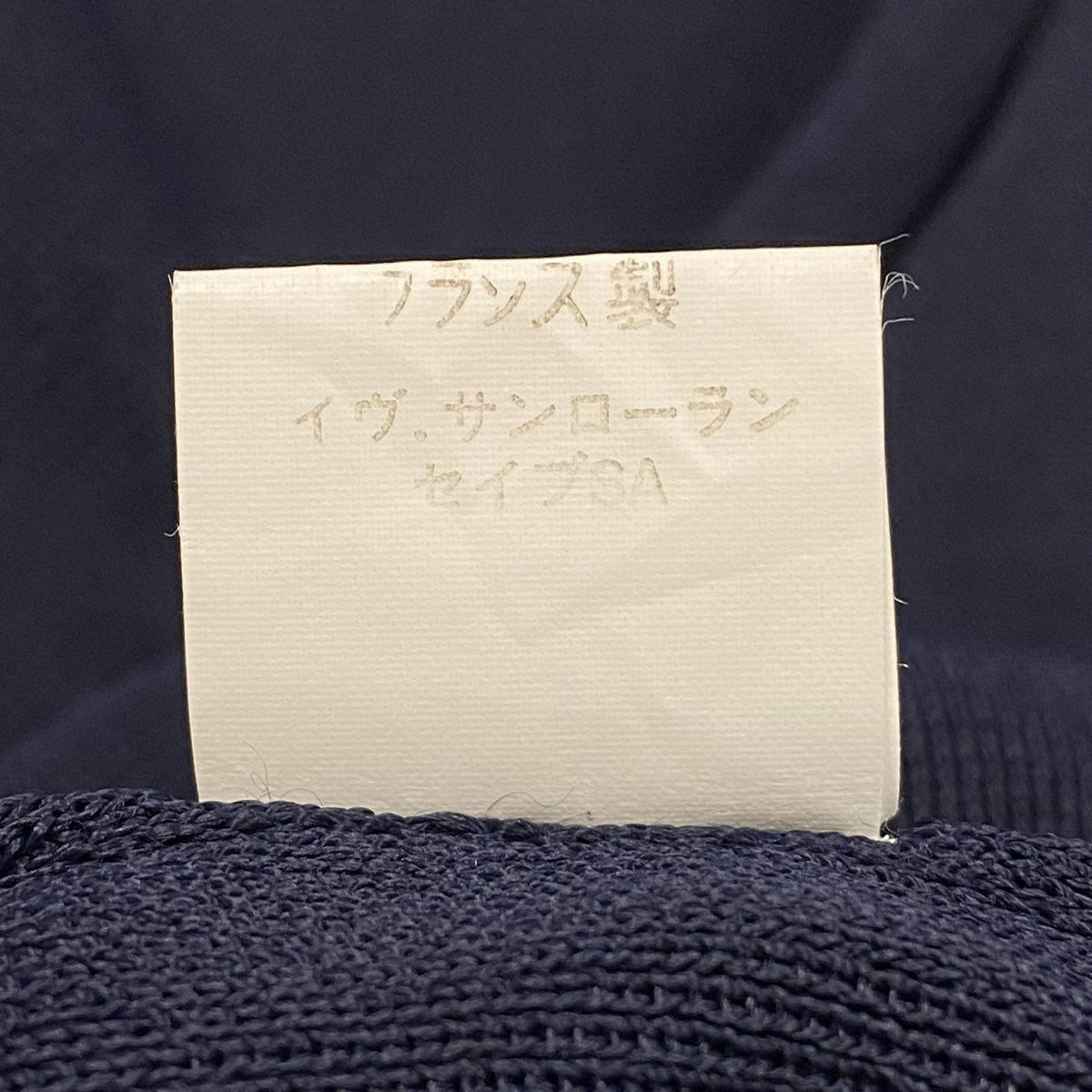 N @ Eb26 Yves Saint Laurent Rive Gauche long-sleeved knit with gold buttonsu02t