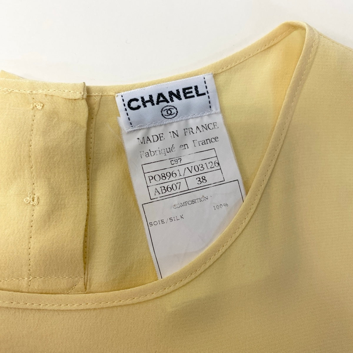 Ch1 CHANEL 1997 Cruise Sleeveless Silk Blouse P08961 100% Silk Size 38ta2
