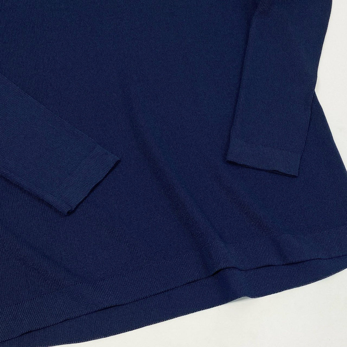 N @ Eb26 Yves Saint Laurent Rive Gauche long-sleeved knit with gold buttonsu02t