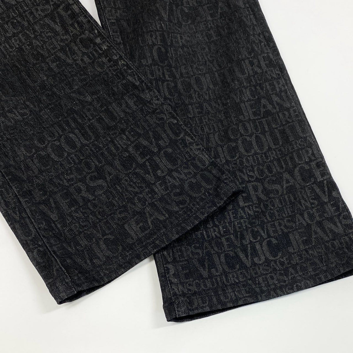 @Id9 VERSACE denim pants with all-over logo print, size 28.u02t