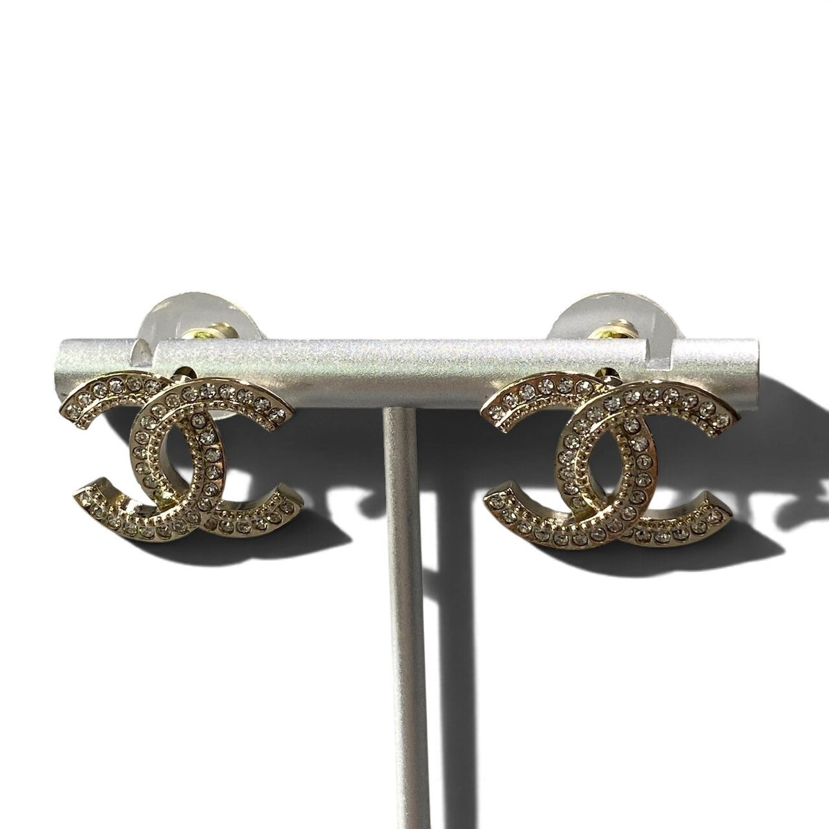 h2CHANEL CC Logo Rhinestone Earrings A2213 Gold Tone Women'sta1