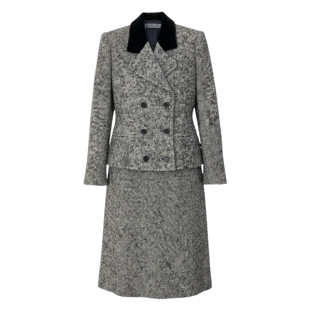91h3 GIVENCHY Velour-trimmed tweed jacket and skirt set, size 8.u02t