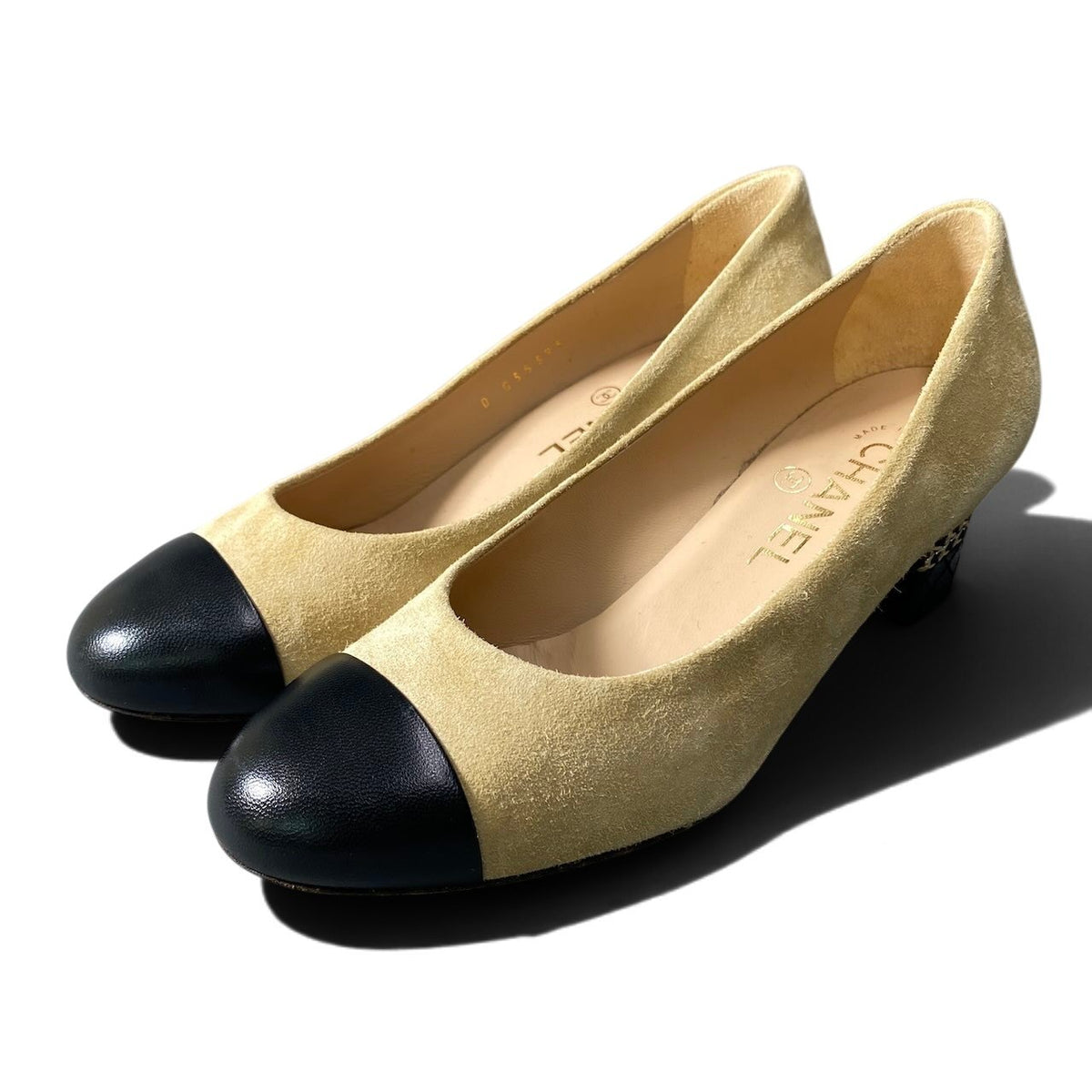 h10 【美品】CHANEL Matelassé Chain Trim Suede Pumps Size 36.5Ck02i