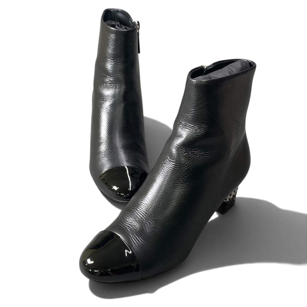 h21CHANEL CC Logo Chain Ankle Boots Black Leather Size 37 Women'sk02i