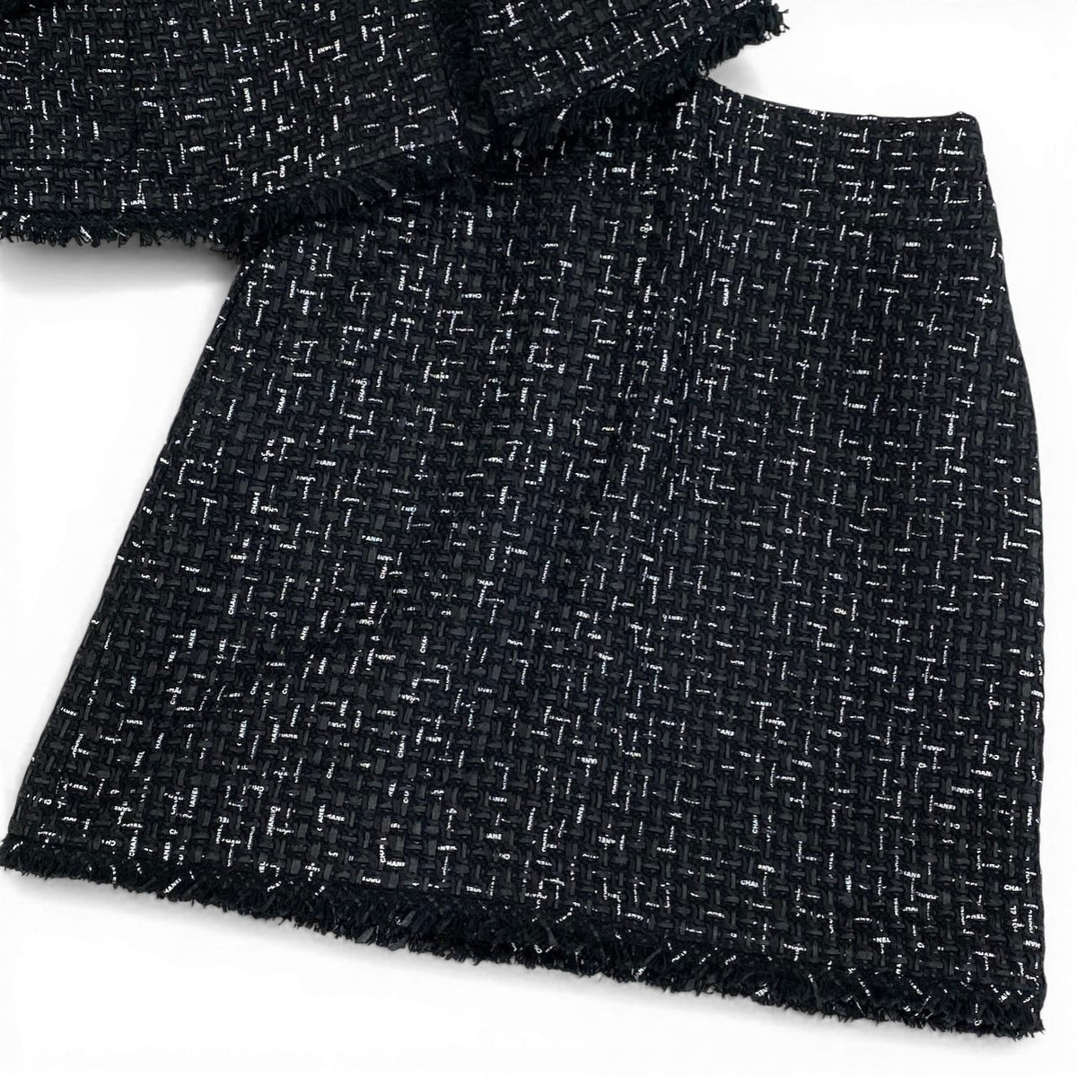 C@Cc31 CHANEL Logo Ribbon Lesage Double Tweed Setupt18r