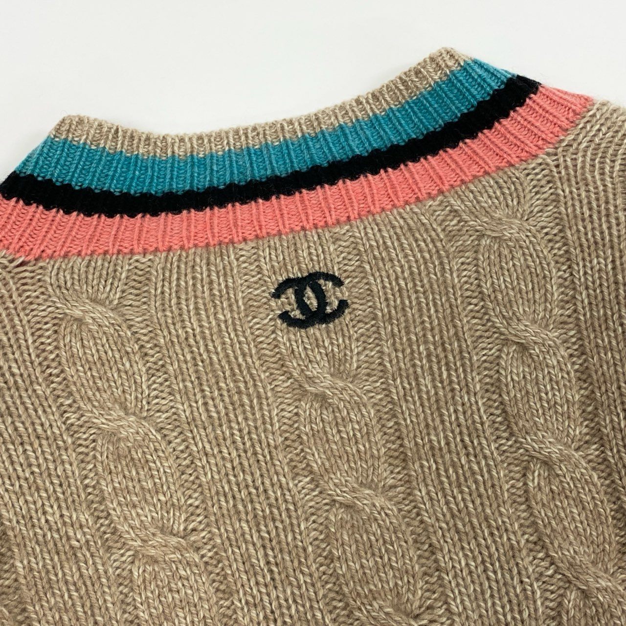 @ Cb9 CHANEL 1996 Cashmere School Knit Sweater Beige Coco Mark Size 42 Womenk02i