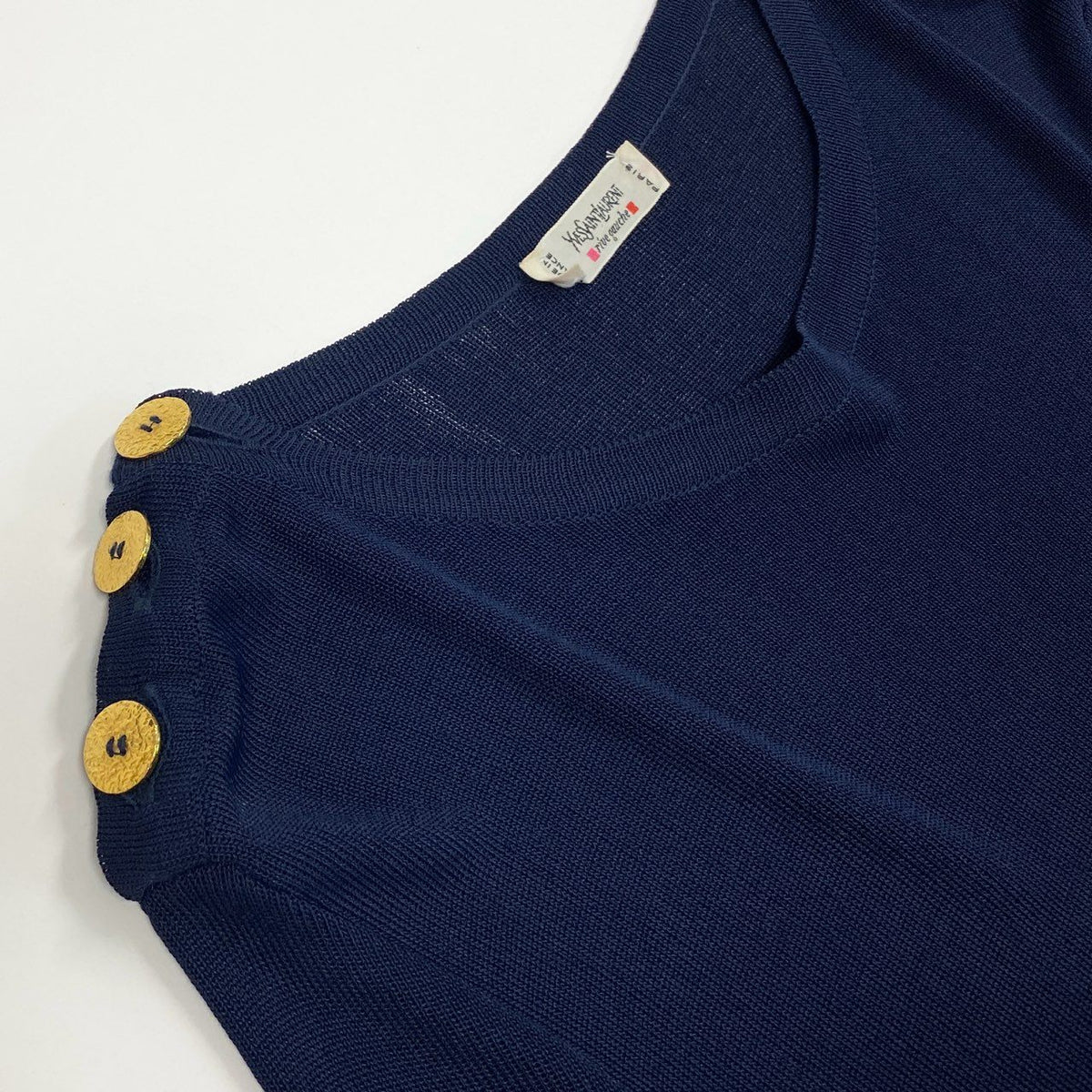 N @ Eb26 Yves Saint Laurent Rive Gauche long-sleeved knit with gold buttonsu02t