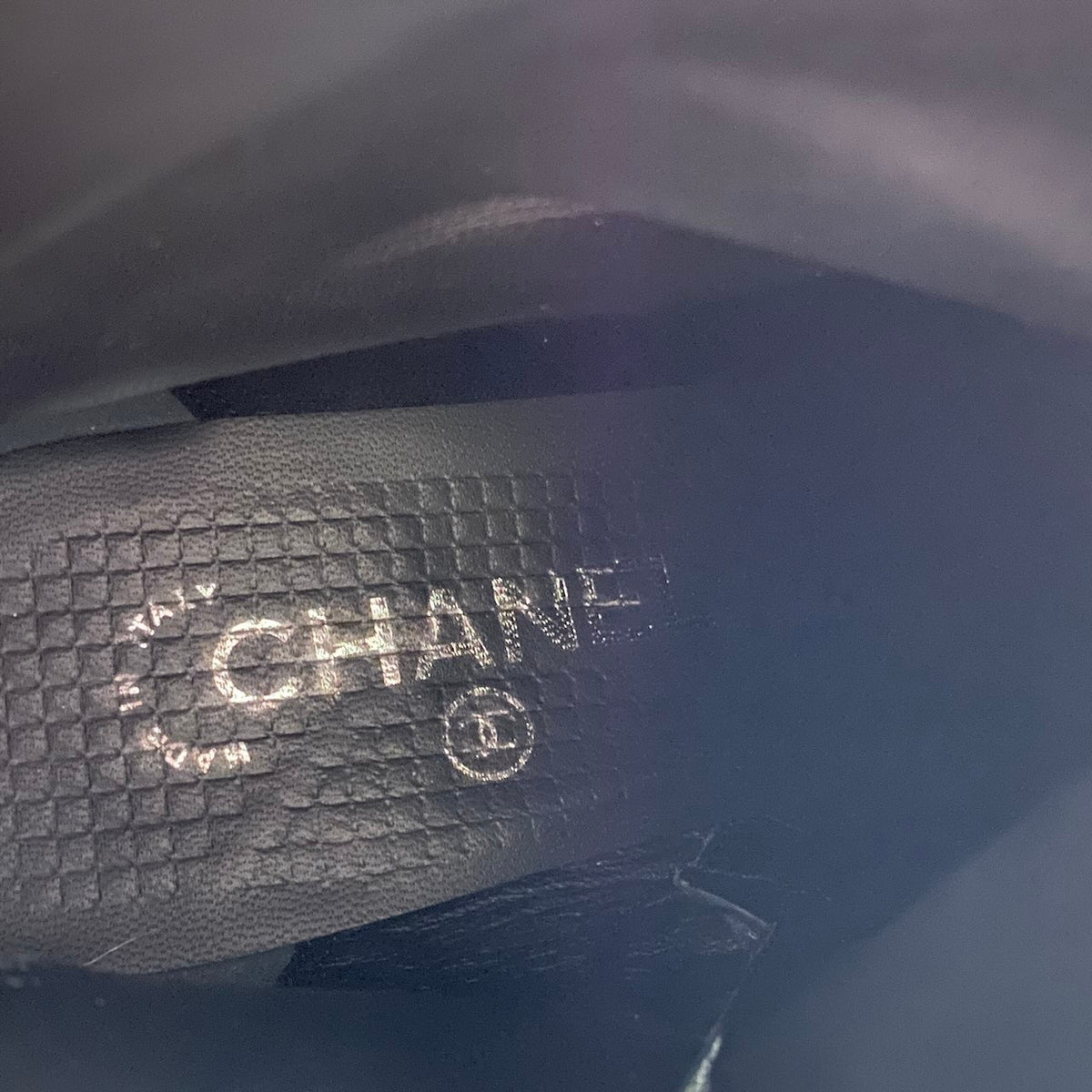h21CHANEL CC Logo Chain Ankle Boots Black Leather Size 37 Women'sk02i