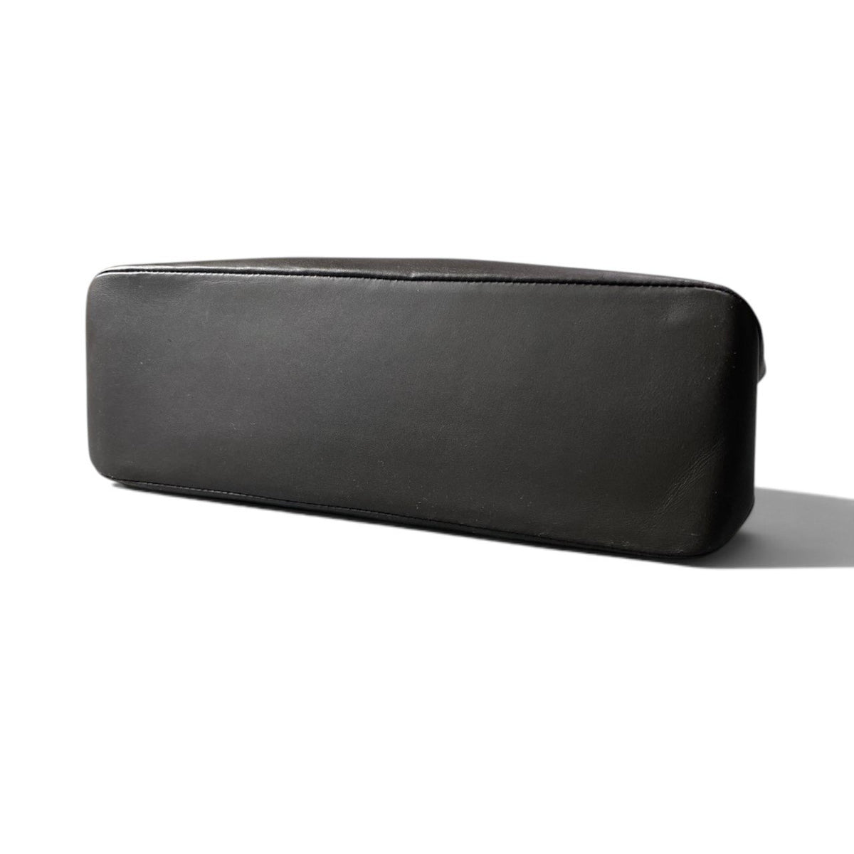 h13《美品》 CHANEL Chanel All-Leather Shoulder Bag (Black)t18r
