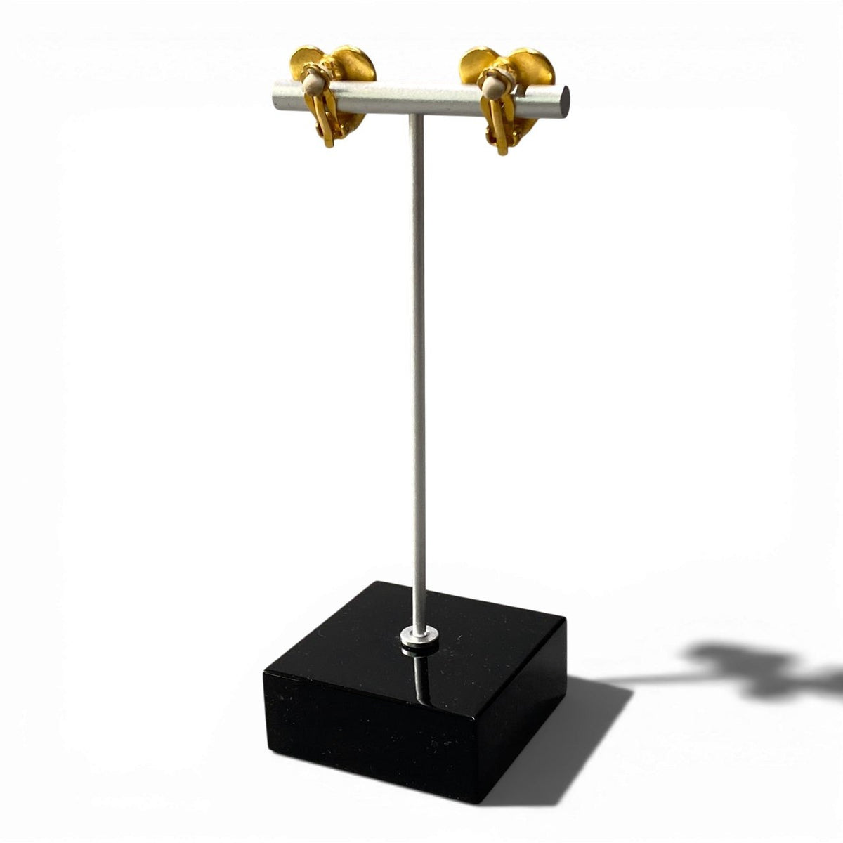 @ b5 Vintage Chanel 1990 Heart Design Coco Mark Earringta1