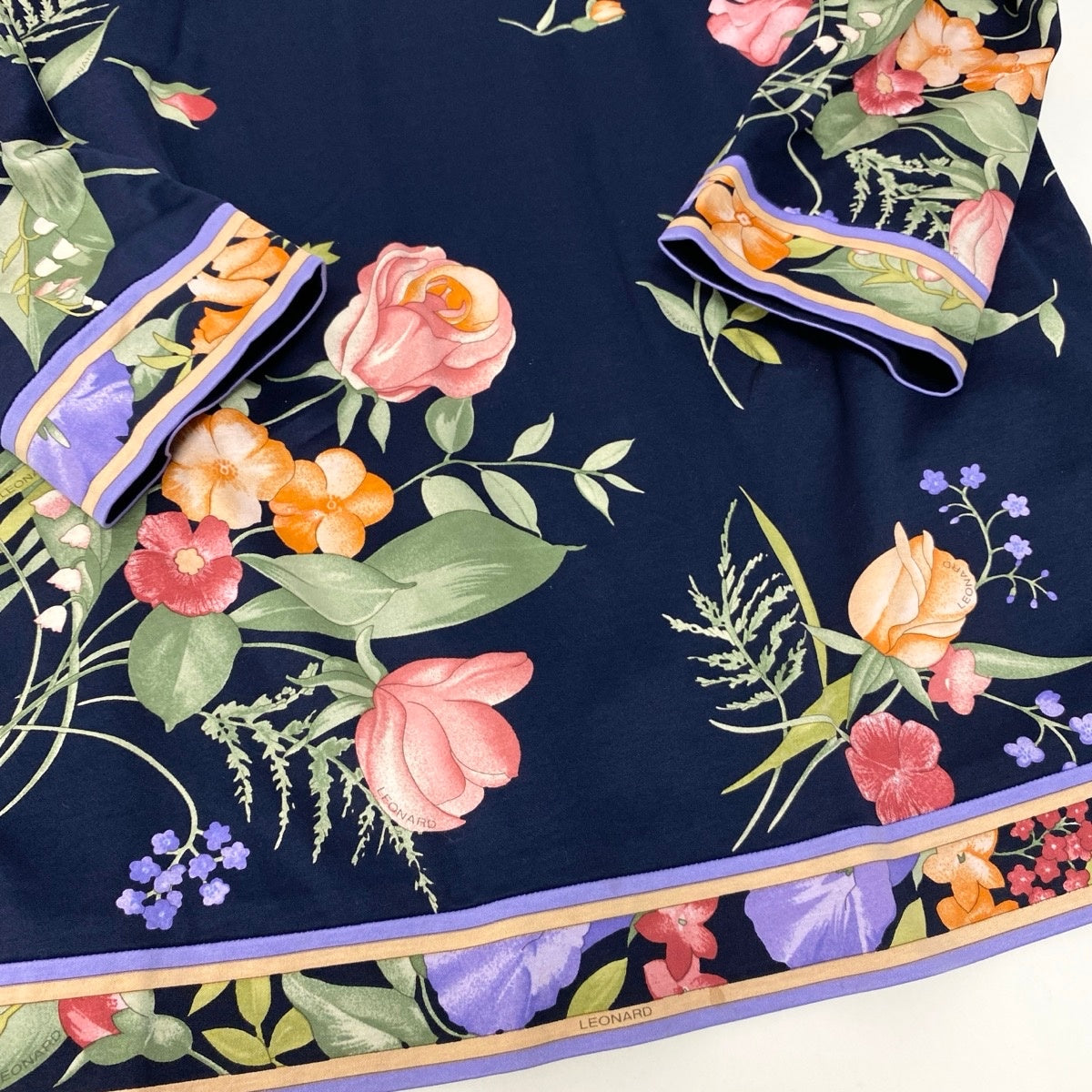 49g17 【美品】 LEONARD FASHION ロングスリーブ カットソー 美しい花柄プリント サイズ42 ネイビー コットン100％ レディースu02t