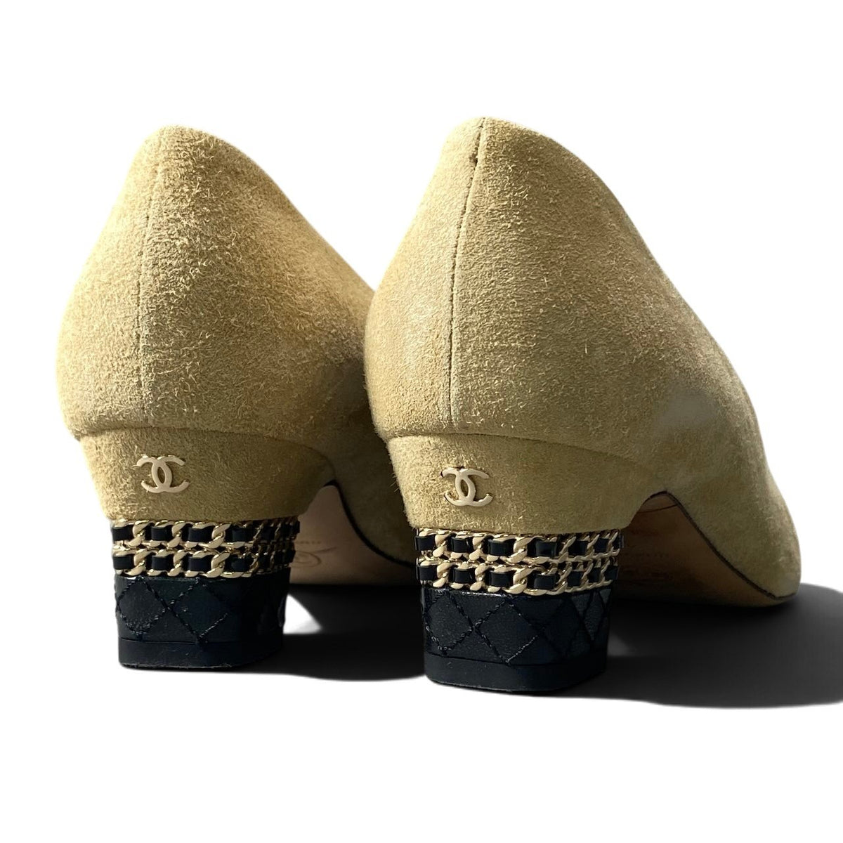 h10 【美品】CHANEL Matelassé Chain Trim Suede Pumps Size 36.5Ck02i