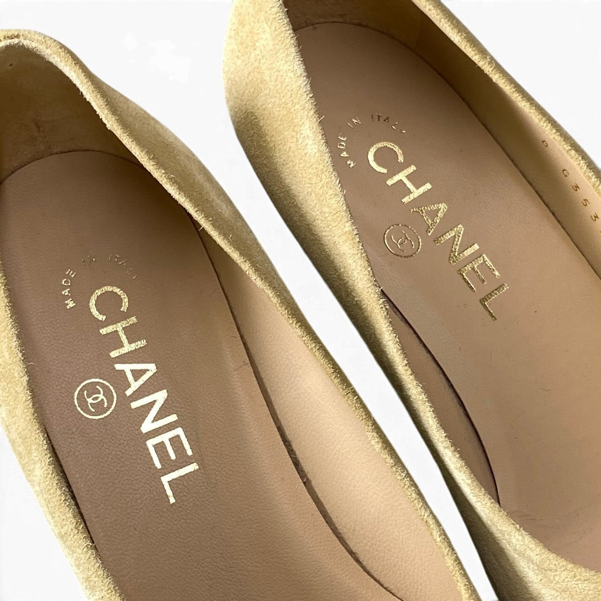 h10 【美品】CHANEL Matelassé Chain Trim Suede Pumps Size 36.5Ck02i