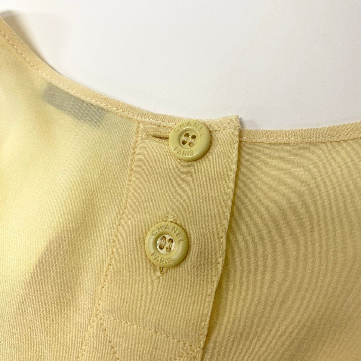 Ch1 CHANEL 1997 Cruise Sleeveless Silk Blouse P08961 100% Silk Size 38ta2
