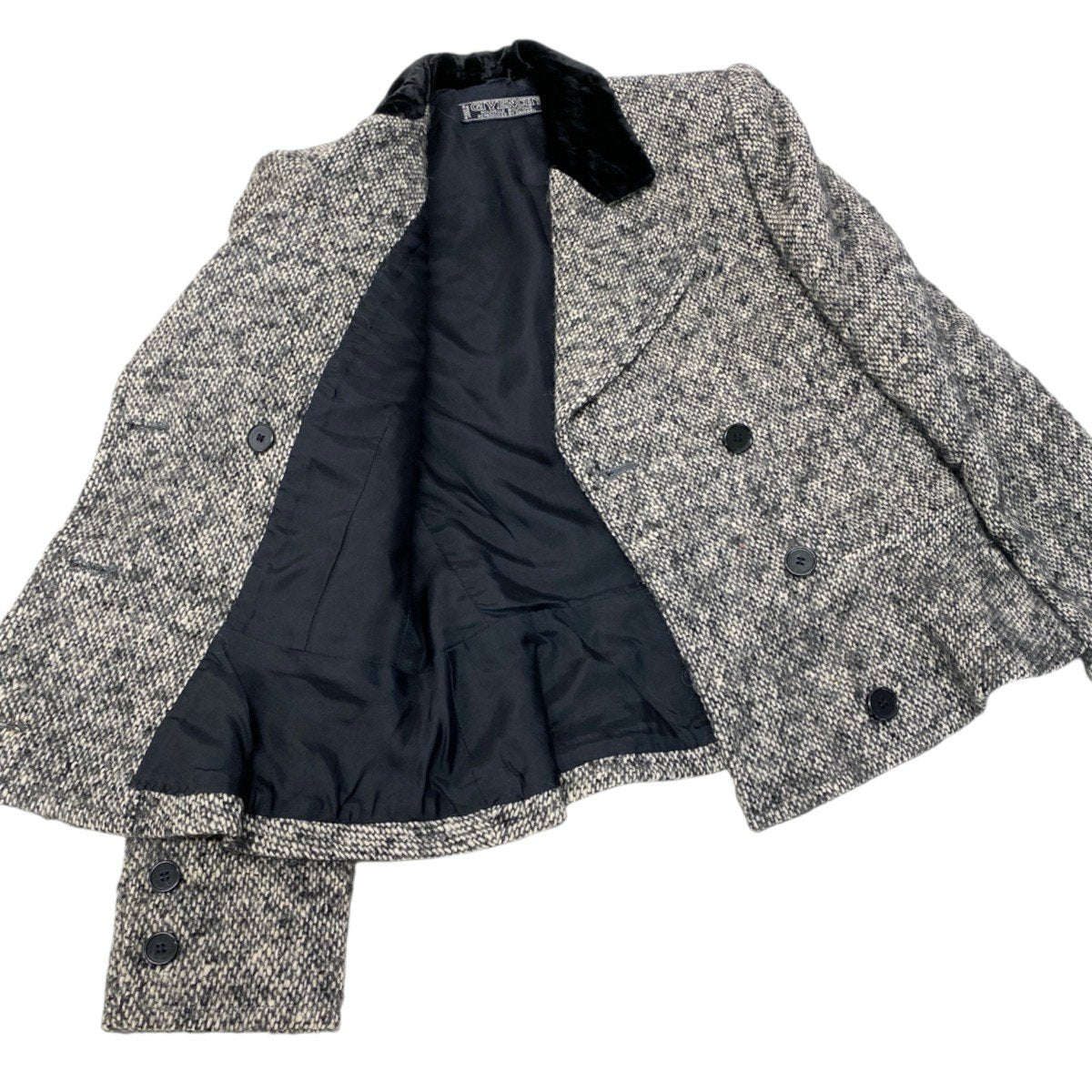 91h3 GIVENCHY Velour-trimmed tweed jacket and skirt set, size 8.u02t