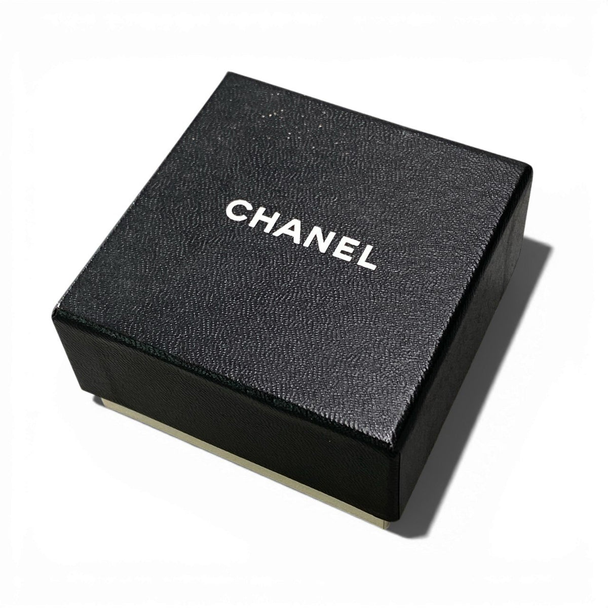 @ b5 Vintage Chanel 1990 Heart Design Coco Mark Earringta1