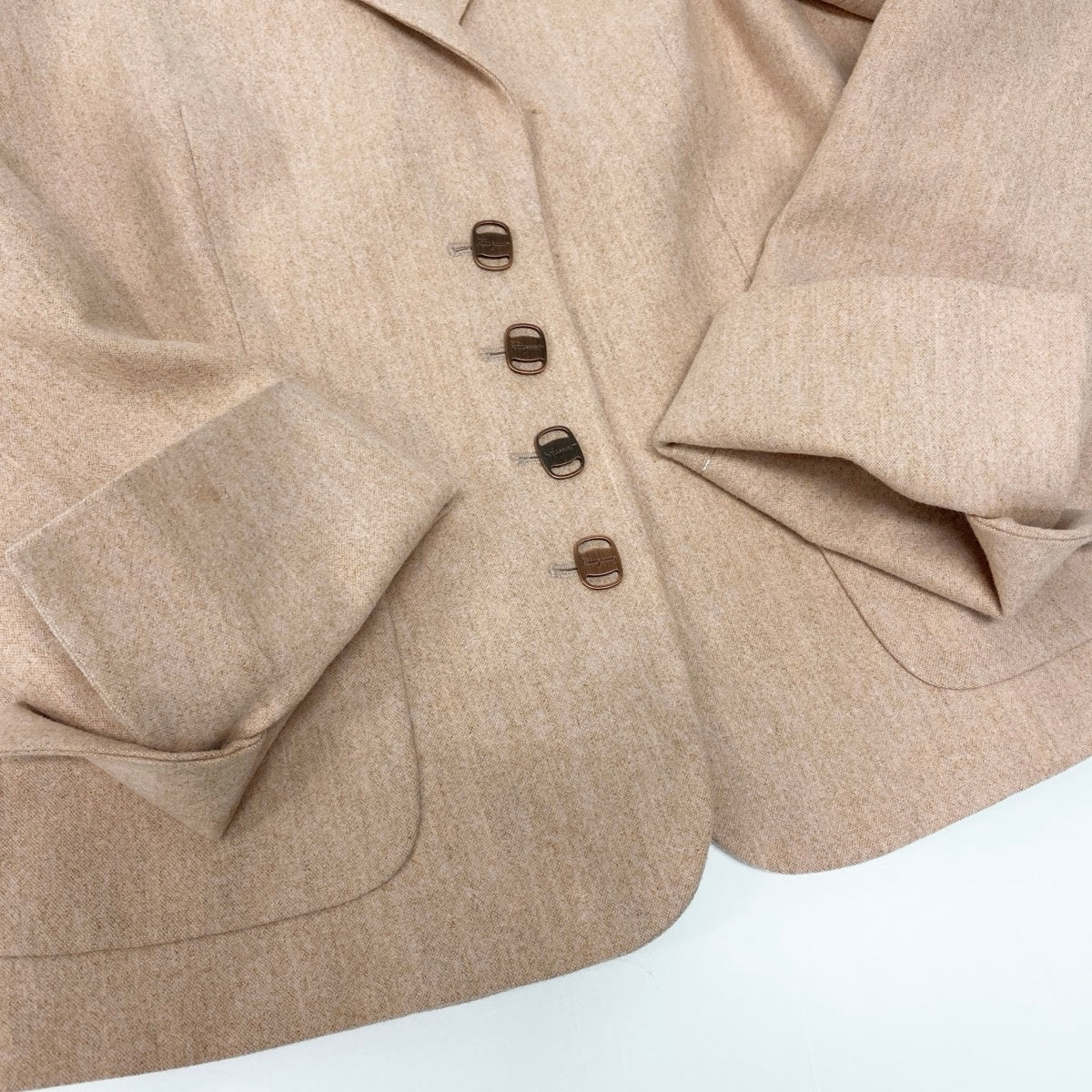 11e27Salvatore Ferragamo skirt suit, formal suit with Vara buttons, size 40.u02t