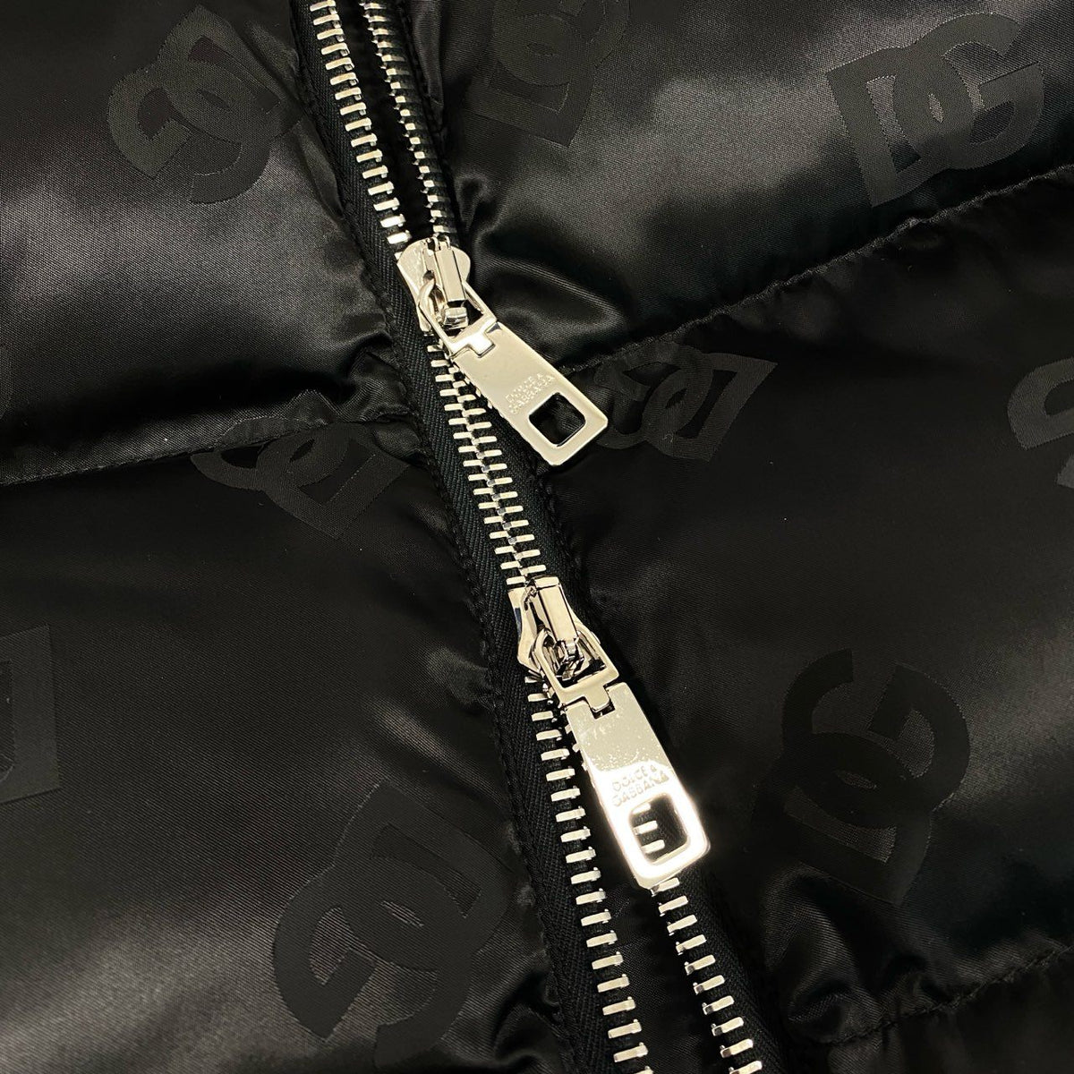 F＠Ic10 DOLCE&GABBANA DG Logo Padded Satin Jacquard Down Jacket Black Size 40 NWTt18r