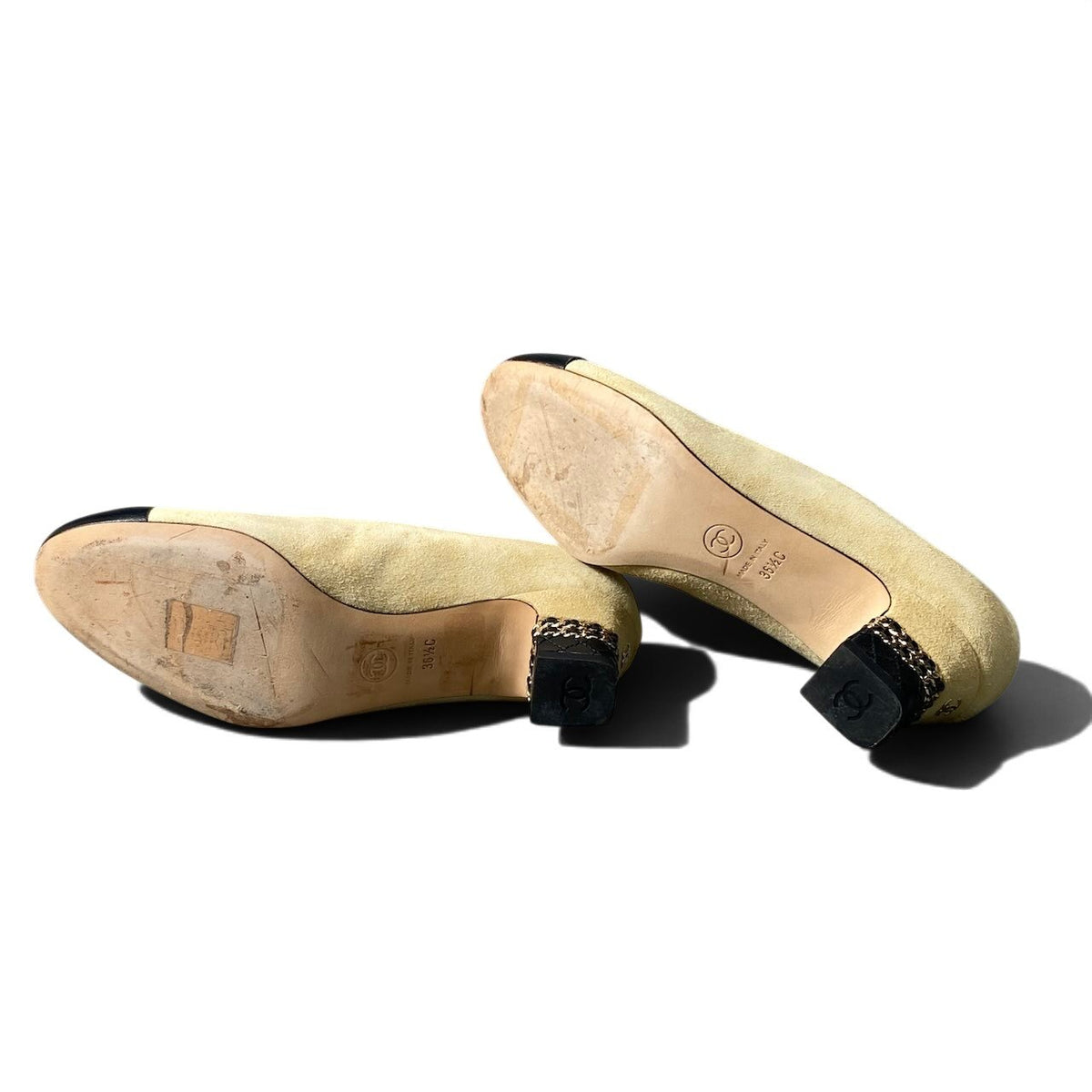 h10 【美品】CHANEL Matelassé Chain Trim Suede Pumps Size 36.5Ck02i