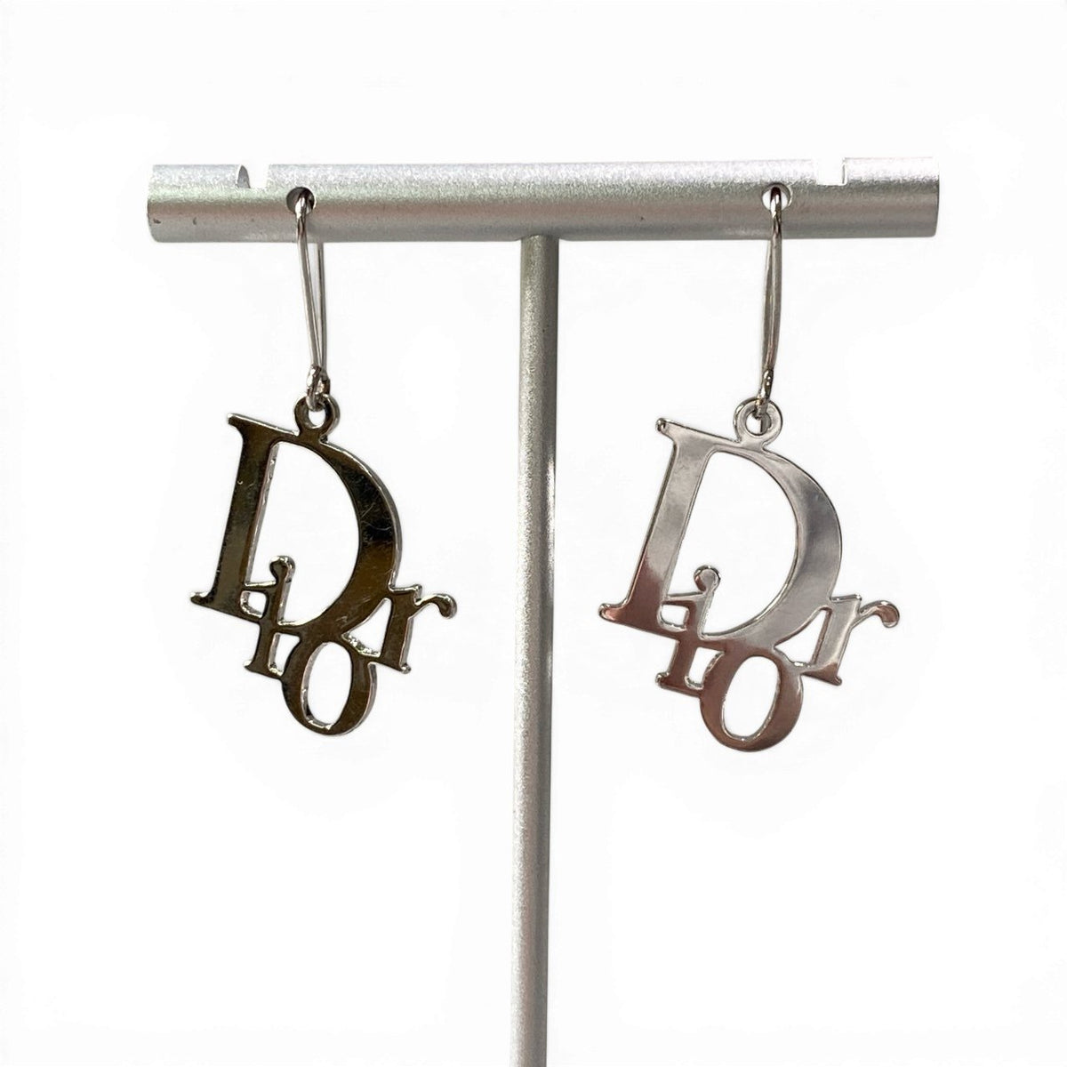 d9 Christian Dior Logo Design Pierced Earringst18r