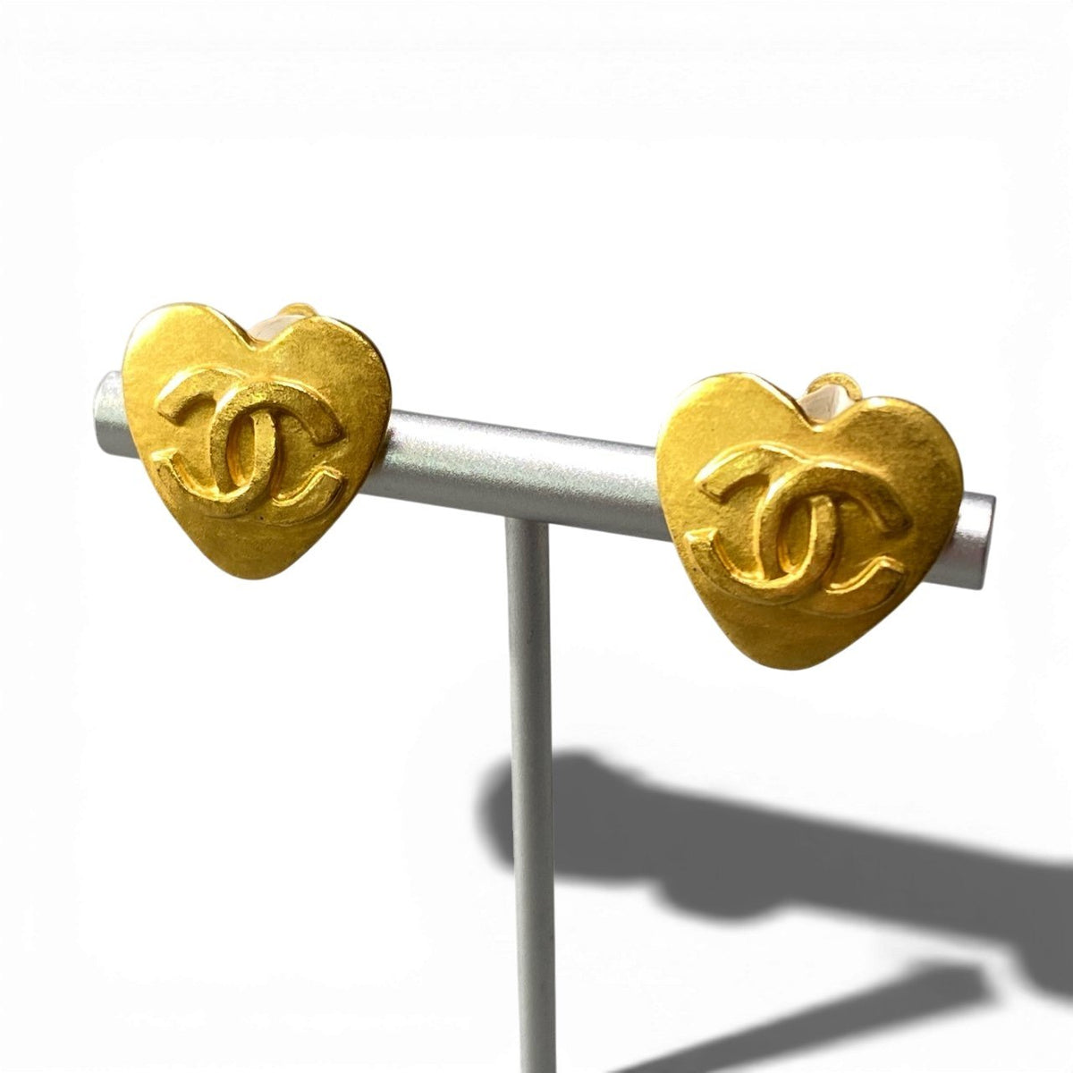 @ b5 Vintage Chanel 1990 Heart Design Coco Mark Earringta1