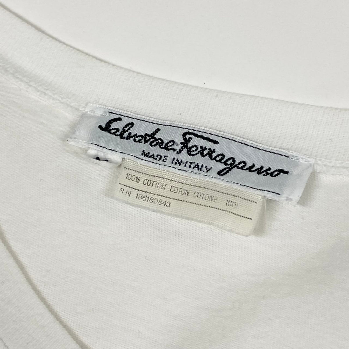 Ec27 Salvatore Ferragamo サルヴァトーレフェラガモ 半袖Tシャツ ブランドロゴ刺繍 Vネック トップスカットソー コットン100％ u02tu02tu02t