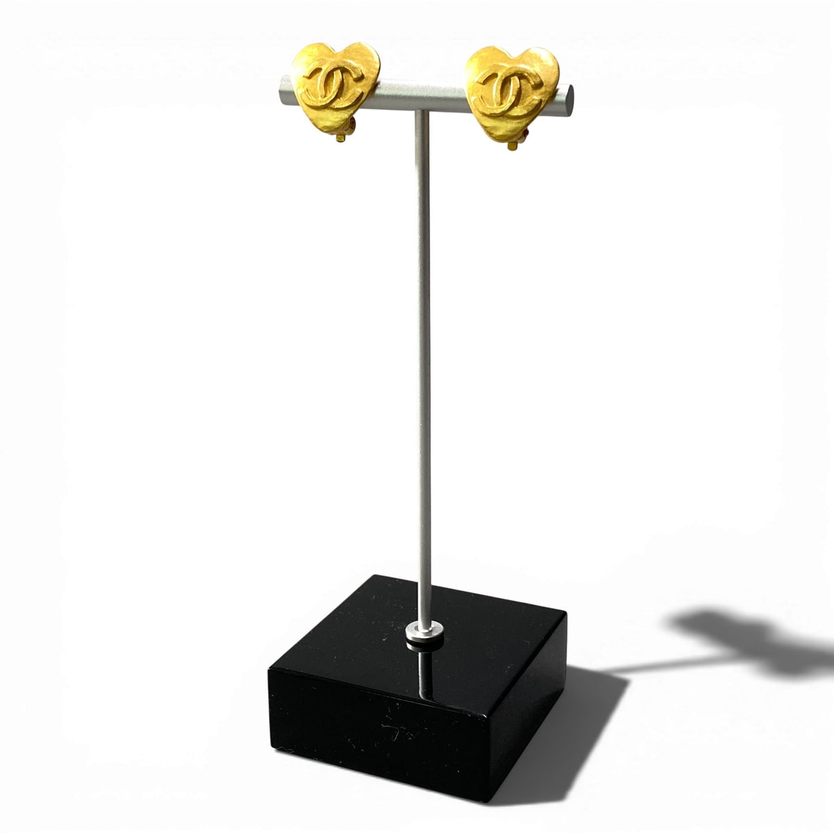 @ b5 Vintage Chanel 1990 Heart Design Coco Mark Earringta1